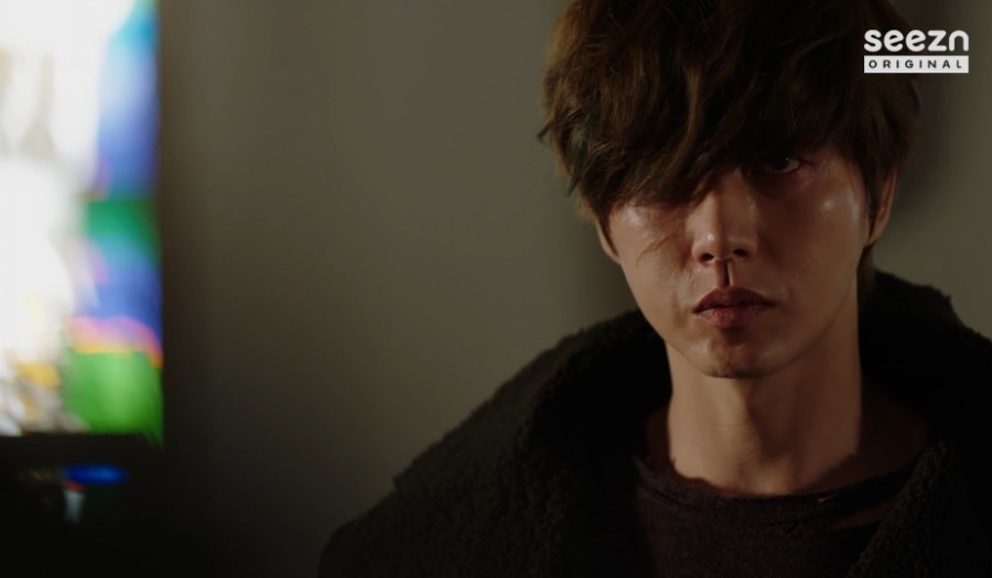 朴海鎮在《複製人類》中一人分飾四角