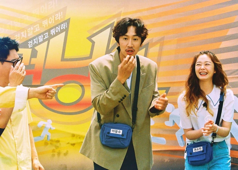 李光洙現身地下鐵祝福廣告「TO《RM》永遠的成員」！親自認證寵粉無極限～