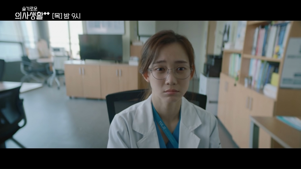 《機智醫生生活2》隱藏版片段!曹政奭超逼真八卦臉「拜託告訴我」網笑翻表示:顧好你自己吧