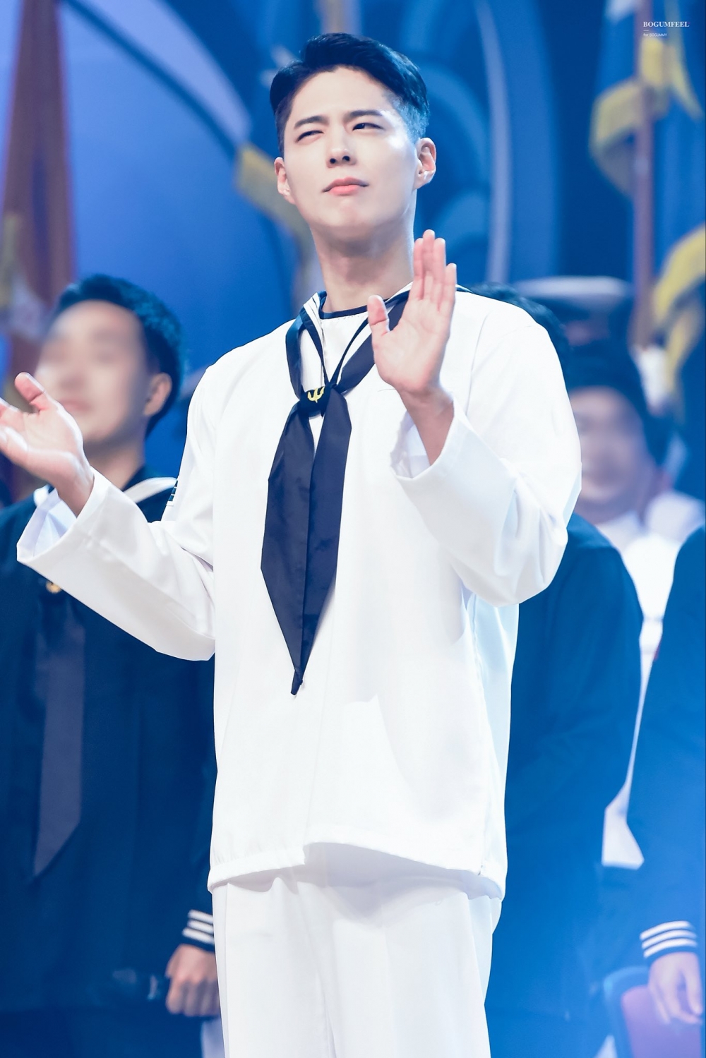 朴寶劍「海軍活招牌」主持音樂會炒熱氣氛!喊出安口模樣萌翻粉