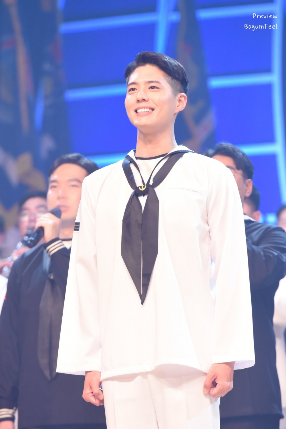 朴寶劍「海軍活招牌」主持音樂會炒熱氣氛!喊出安口模樣萌翻粉