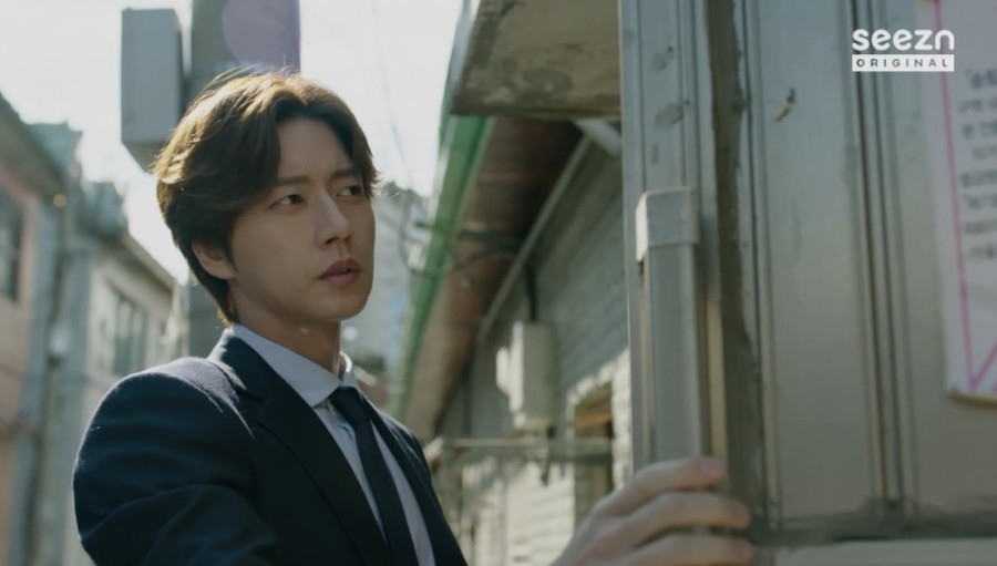 朴海鎮在《複製人類》中一人分飾四角