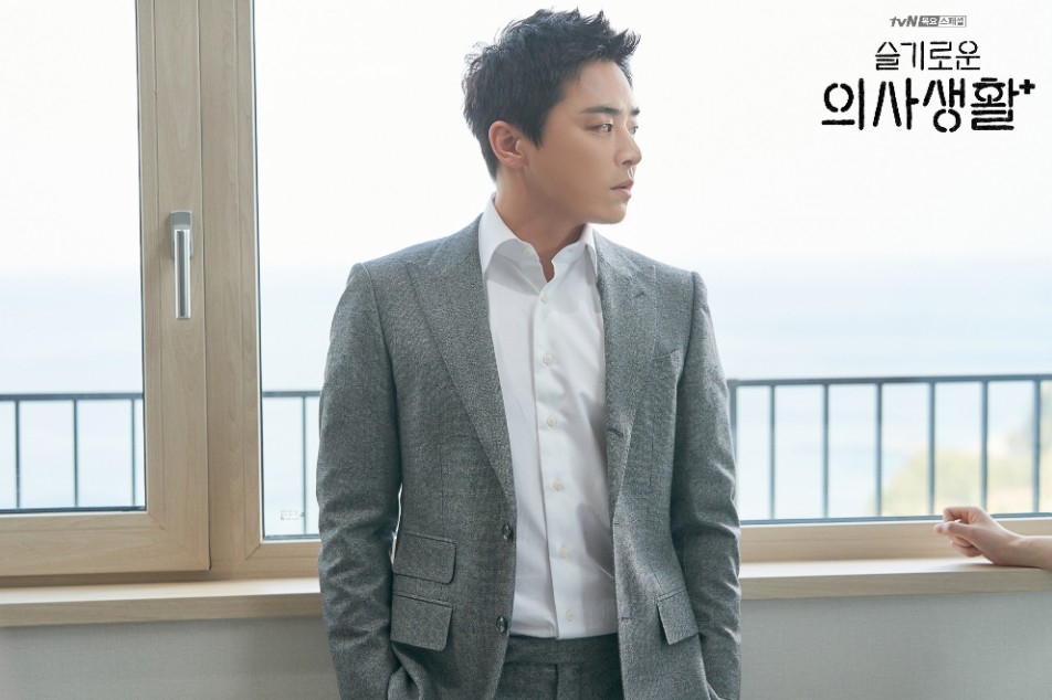 tvN新劇《機智醫生生活2》今晚首播！「五人幫」戀情4亮點，曹政奭告白結果、冬天庭園CP狗糧開撒？