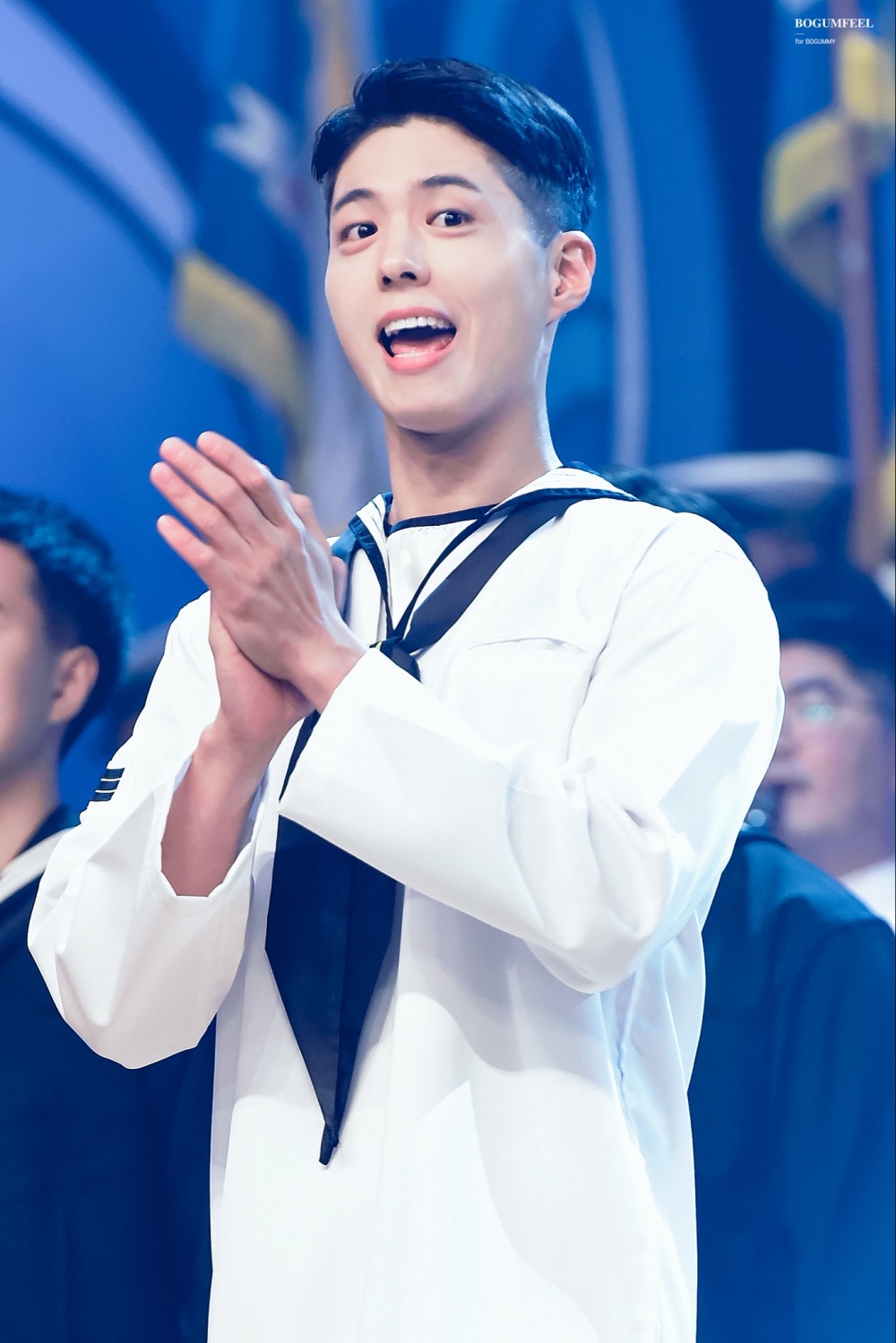 朴寶劍「海軍活招牌」主持音樂會炒熱氣氛!喊出安口模樣萌翻粉