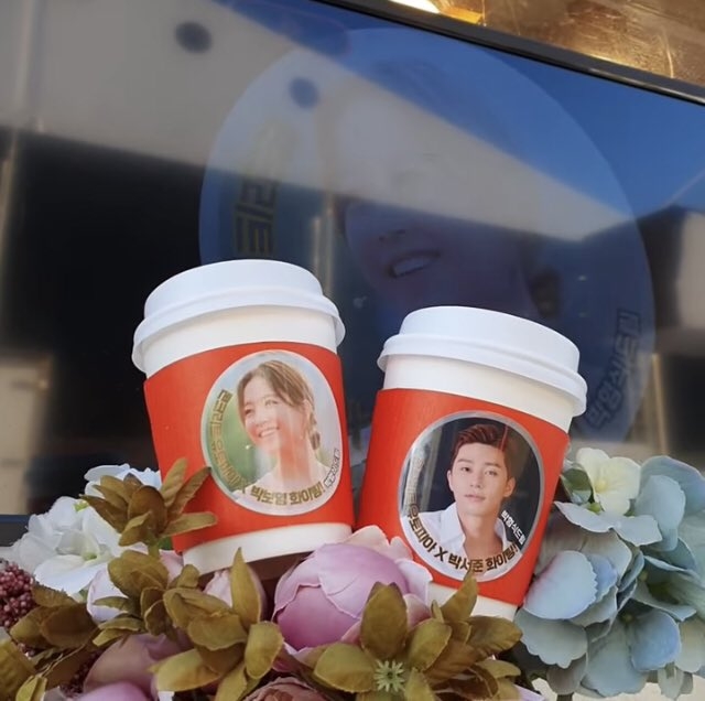 朴炯植為朴敘俊、朴寶英主演電影《水泥烏托邦》送上應援