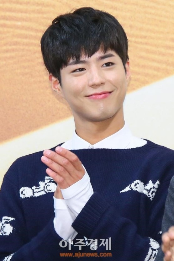 朴寶劍「海軍活招牌」主持音樂會炒熱氣氛!喊出安口模樣萌翻粉