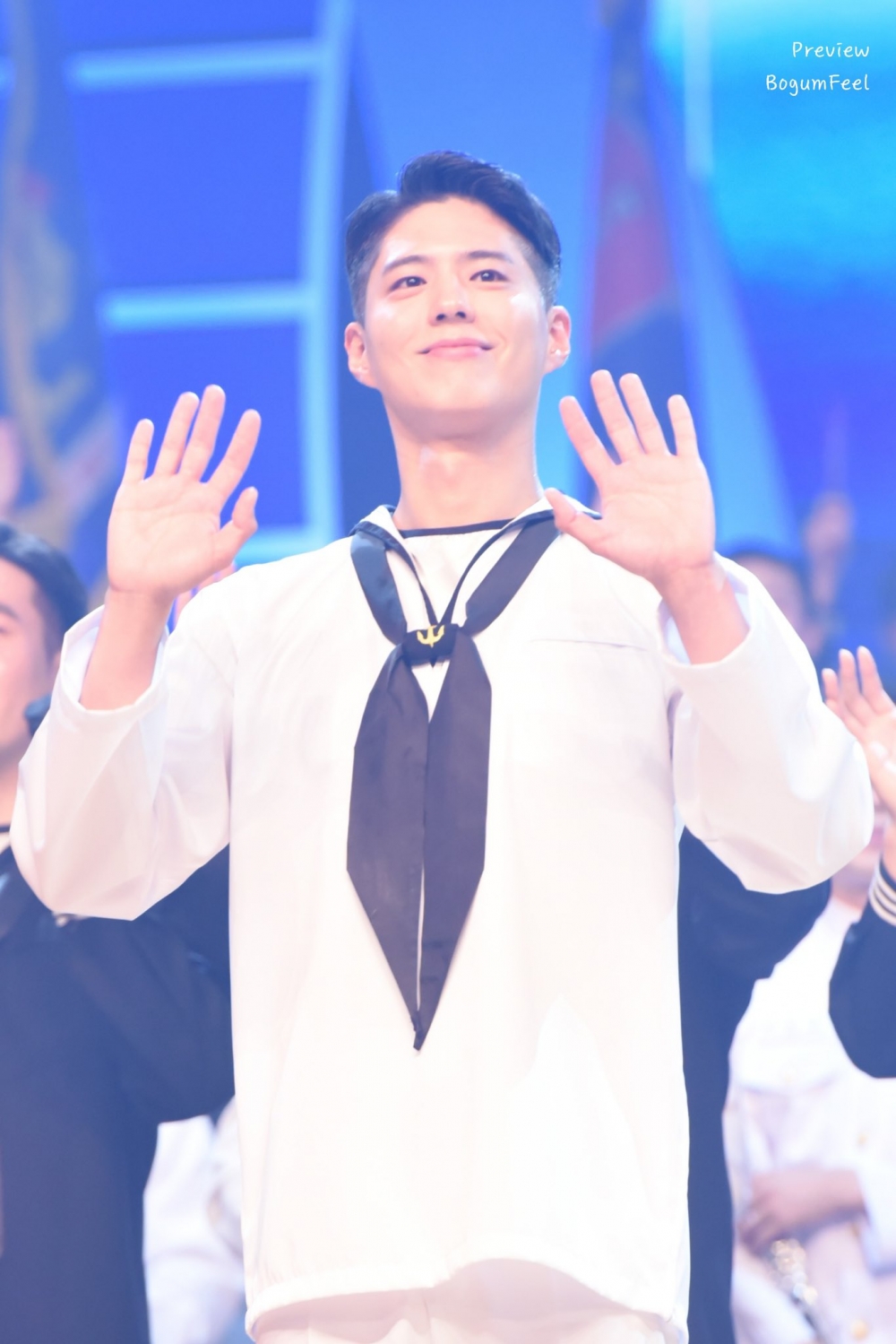 朴寶劍「海軍活招牌」主持音樂會炒熱氣氛!喊出安口模樣萌翻粉