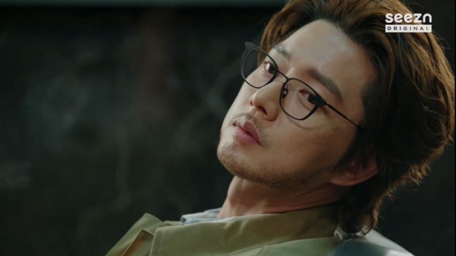 朴海鎮在《複製人類》中一人分飾四角