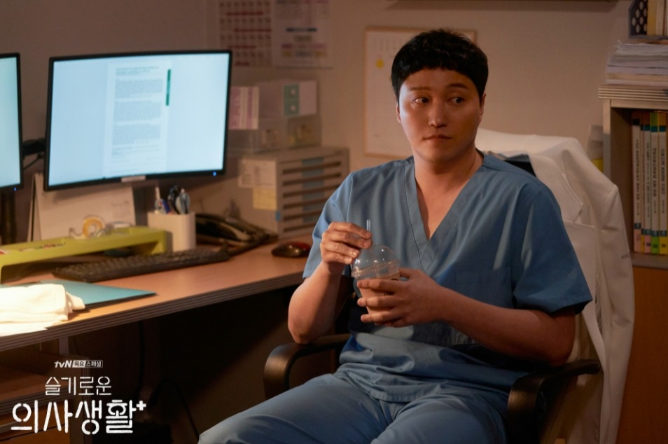 tvN新劇《機智醫生生活2》今晚首播！「五人幫」戀情4亮點，曹政奭告白結果、冬天庭園CP狗糧開撒？