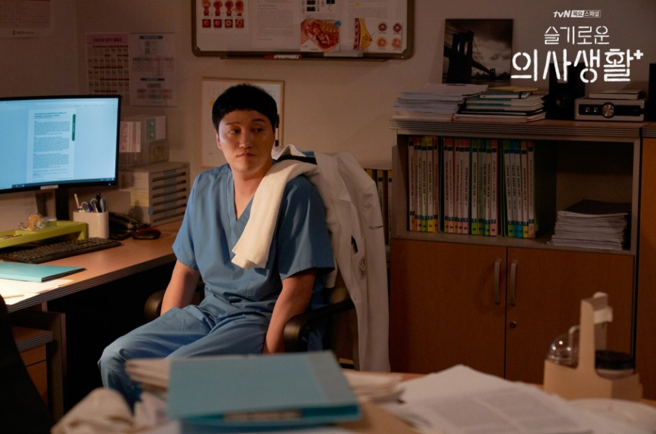 tvN新劇《機智醫生生活2》今晚首播！「五人幫」戀情4亮點，曹政奭告白結果、冬天庭園CP狗糧開撒？