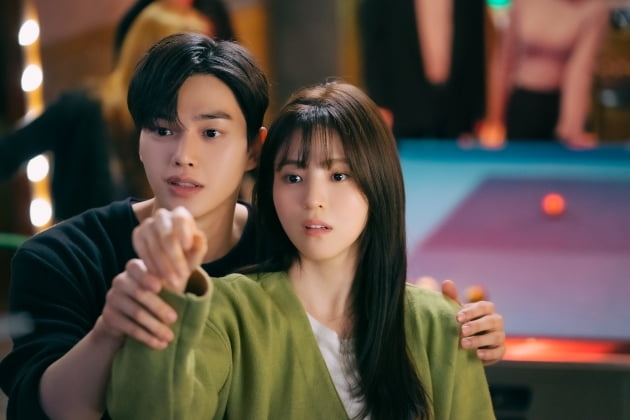 JTBC新劇《無法抗拒的他》主演CP劇照