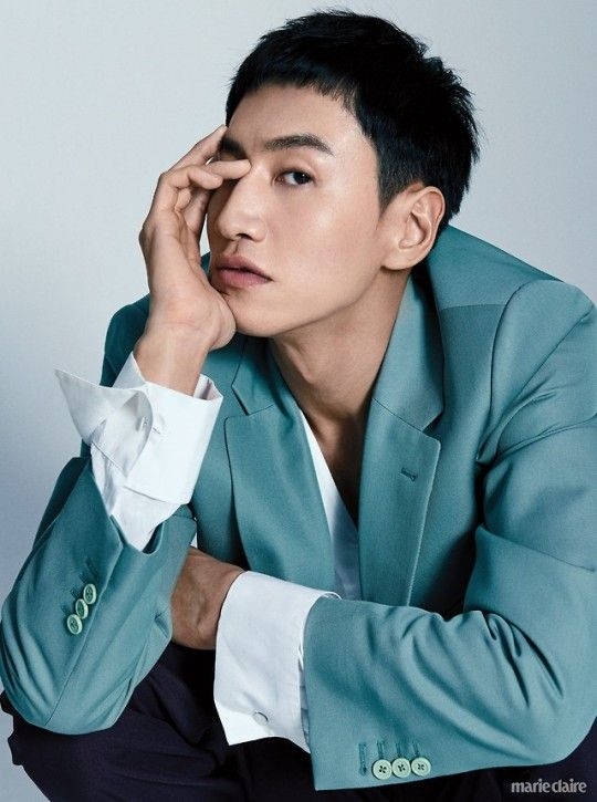 李光洙現身地下鐵祝福廣告「TO《RM》永遠的成員」！親自認證寵粉無極限～