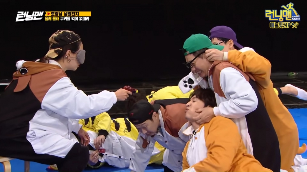 《Running Man》親自公開李光洙「爆笑合輯」!詭異感謝表情、噴滿臉巧克力等笑料不斷經典場面~