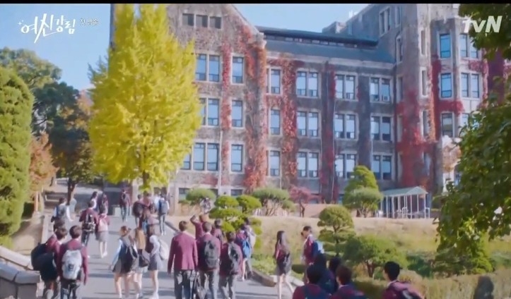 黃寅燁Netflix《安娜拉蘇瑪娜拉》拍攝地巧撞《女神降臨》！網逗趣回：啥時才畢業？