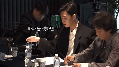 電影《Dream》劇本試讀現場超逼真!IU無禮頂撞惹火朴敘俊:你話都說玩了?