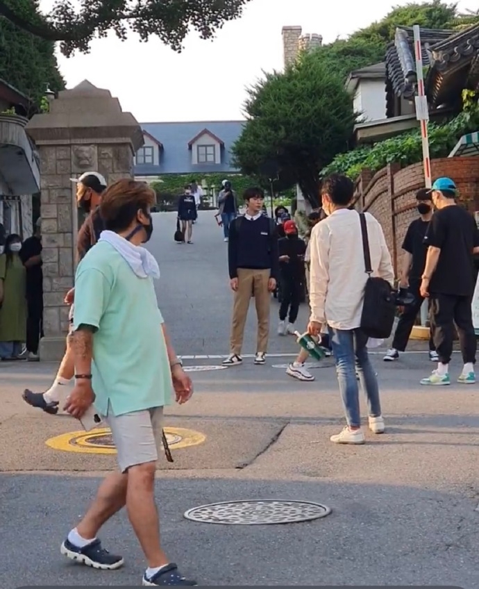 黃寅燁Netflix《安娜拉蘇瑪娜拉》拍攝地巧撞《女神降臨》！網逗趣回：啥時才畢業？