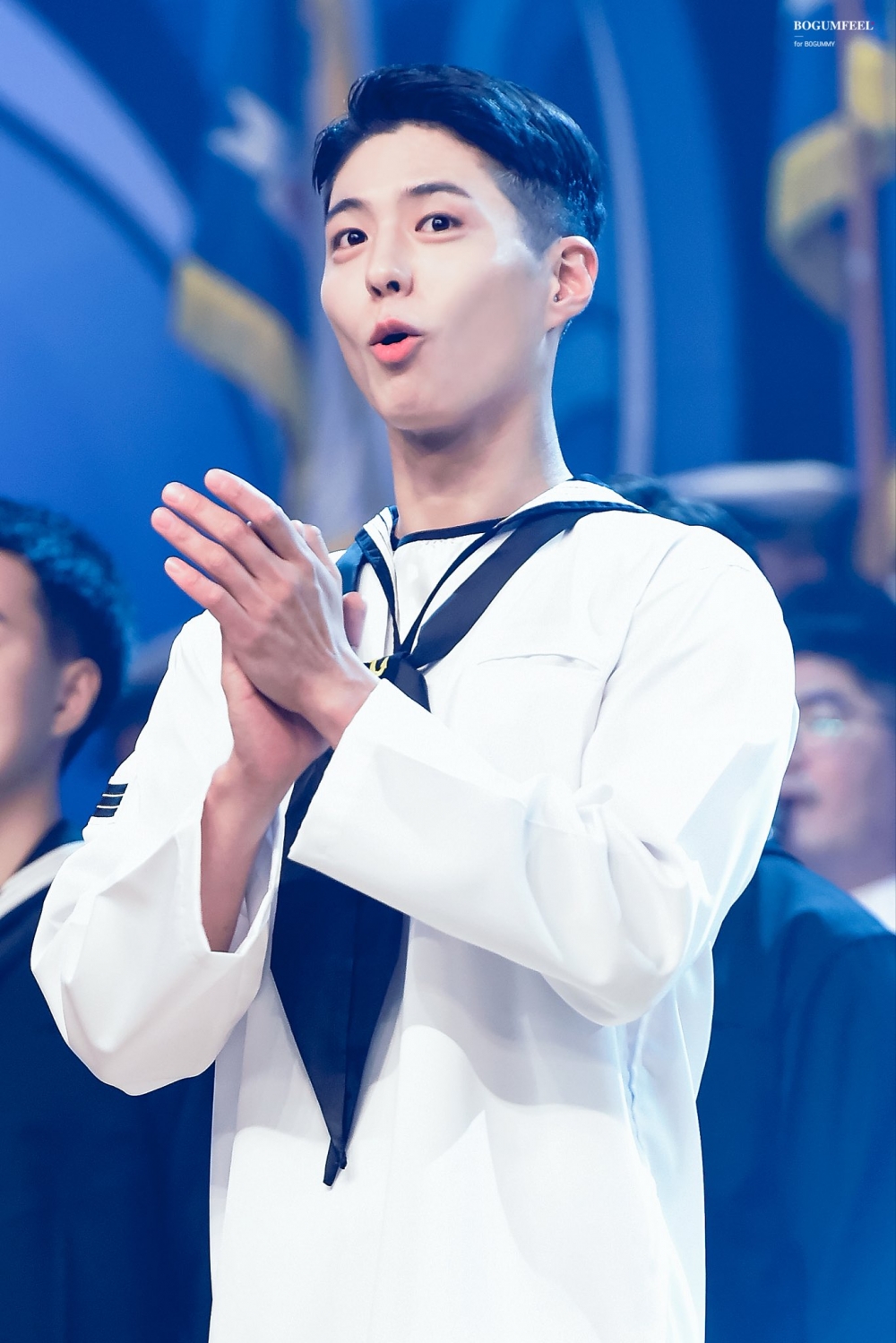 朴寶劍「海軍活招牌」主持音樂會炒熱氣氛!喊出安口模樣萌翻粉