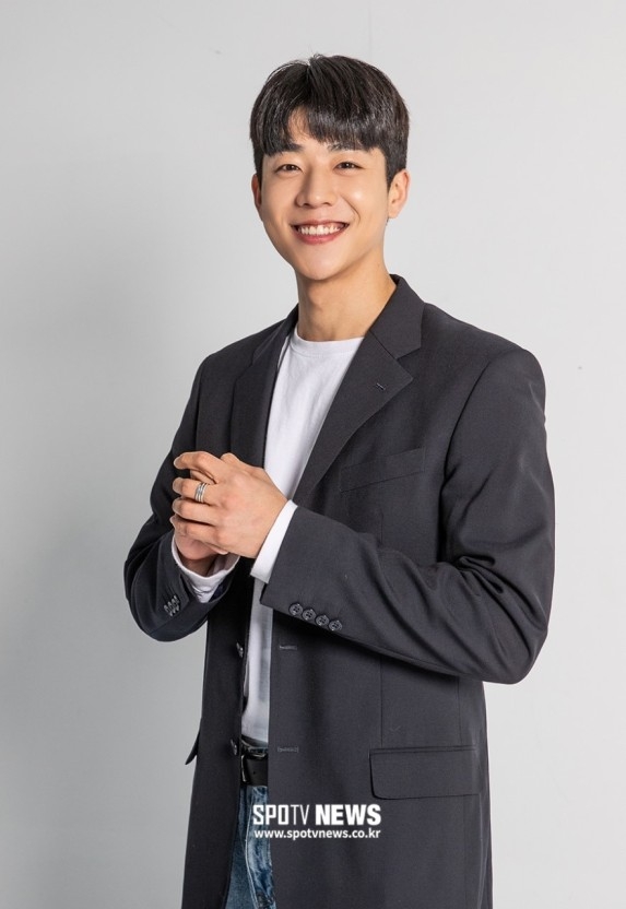 JTBC新劇《無法抗拒的他》主演CP劇照