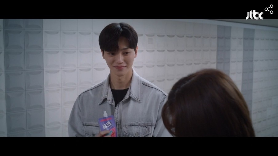 《無法抗拒的他》第1集劇情