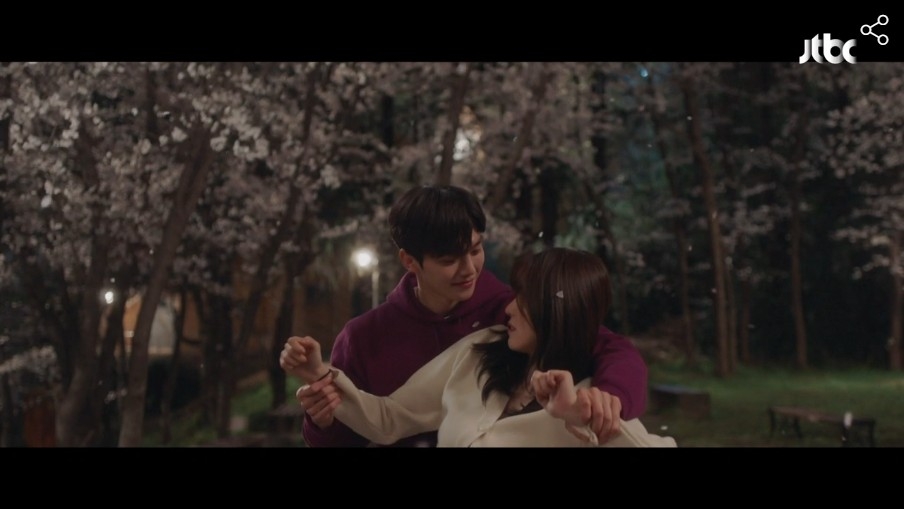 《無法抗拒的他》第1集劇情