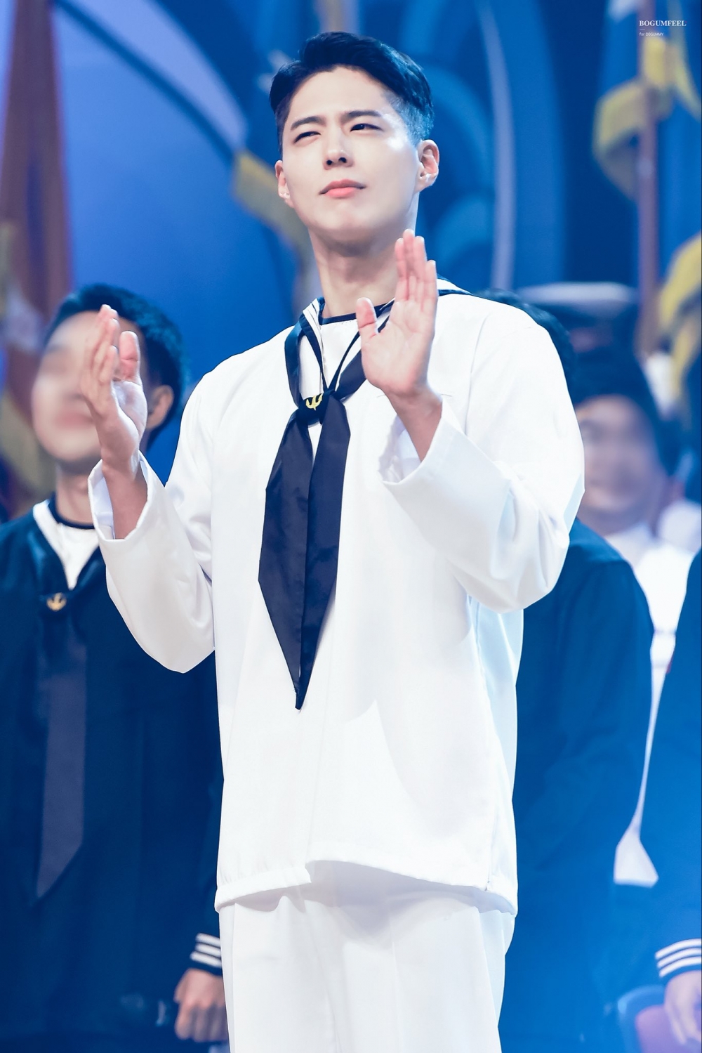 朴寶劍「海軍活招牌」主持音樂會炒熱氣氛!喊出安口模樣萌翻粉