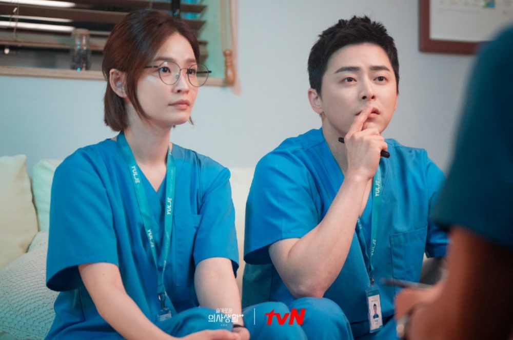 《機智醫生生活2》曹政奭、田美都曾無辜挨罵「起因竟是IU」!網揭背後原因全笑翻~