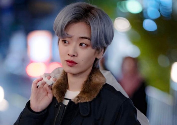 李周映短髮