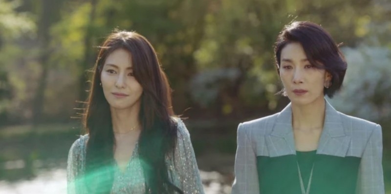 金瑞亨在《我的上流世界》中飾演梟遠集團的大媳婦「鄭書賢」