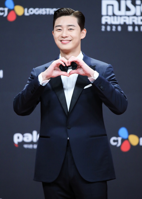 朴敘俊、IU主演電影《Dream》劇情細節公開!有望搭上2022足球世界盃應景上映?