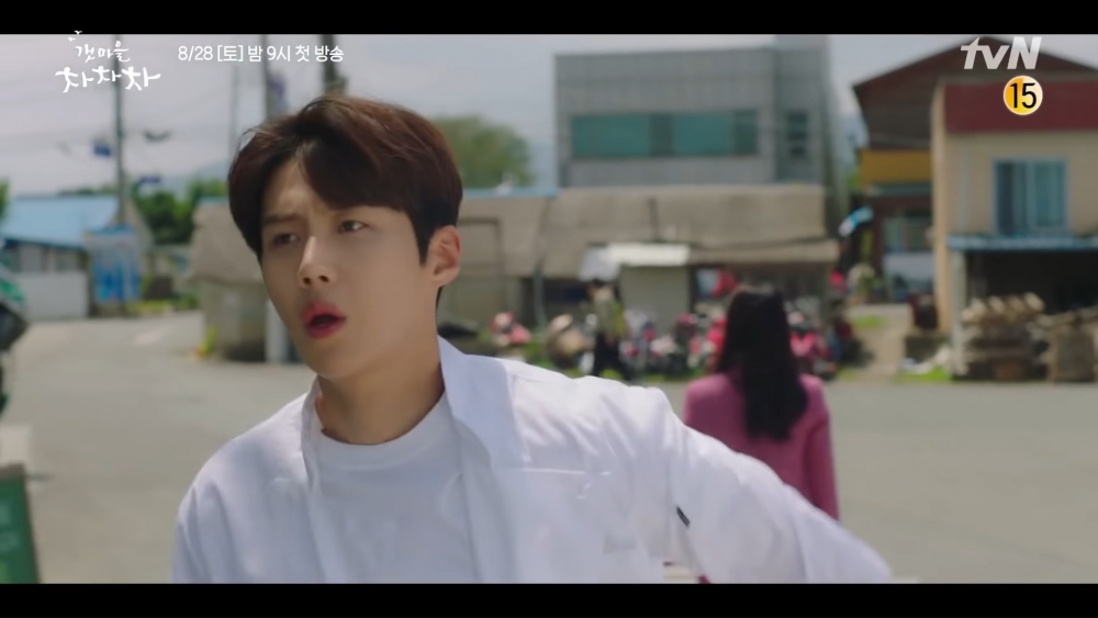 tvN新劇《海岸村恰恰恰》首波預告!金宣虎「雞婆班長」對上申敏兒「傲嬌女醫」展開熱鬧羅曼史~