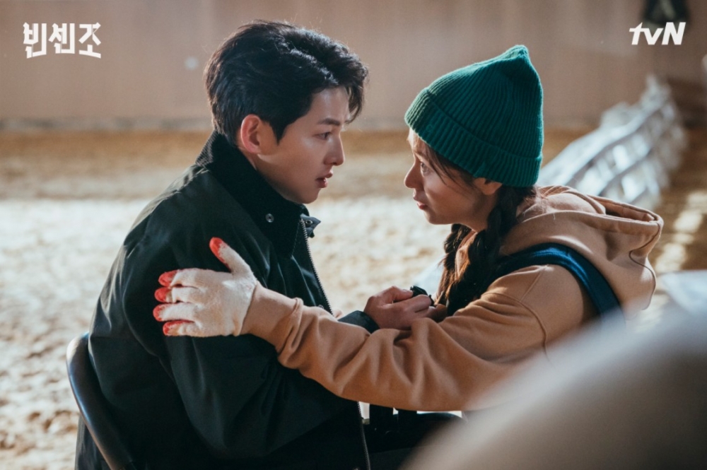 「黑道律師CP」甜蜜售後！宋仲基隔離不忘曬恩愛，暖送全汝彬應援：謝謝瓜薩諾❤