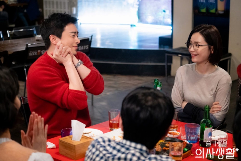 《機智醫生生活2》曹政奭、田美都曾無辜挨罵「起因竟是IU」!網揭背後原因全笑翻~