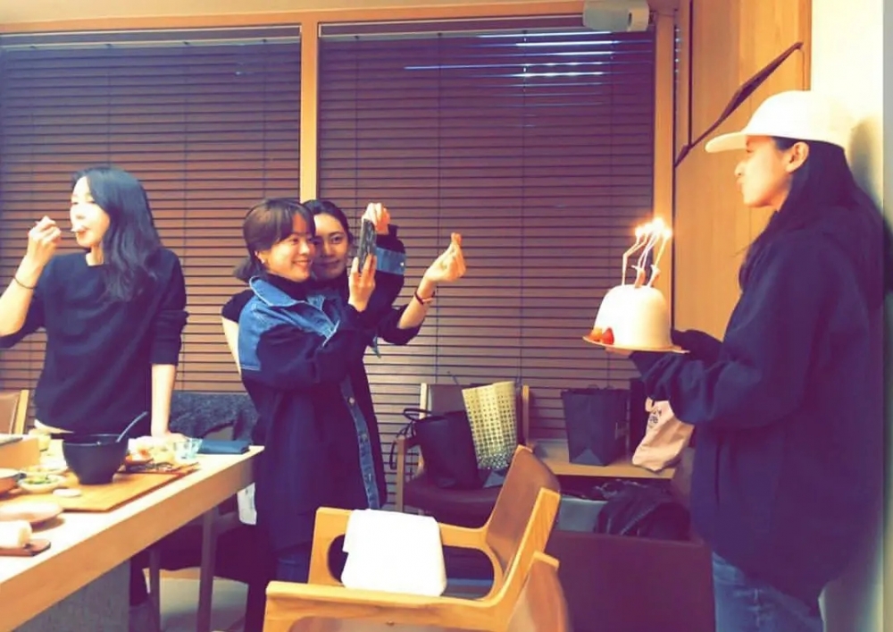 韓孝周與李智雅、秋瓷炫、韓志旼是圈內有名的閨蜜團