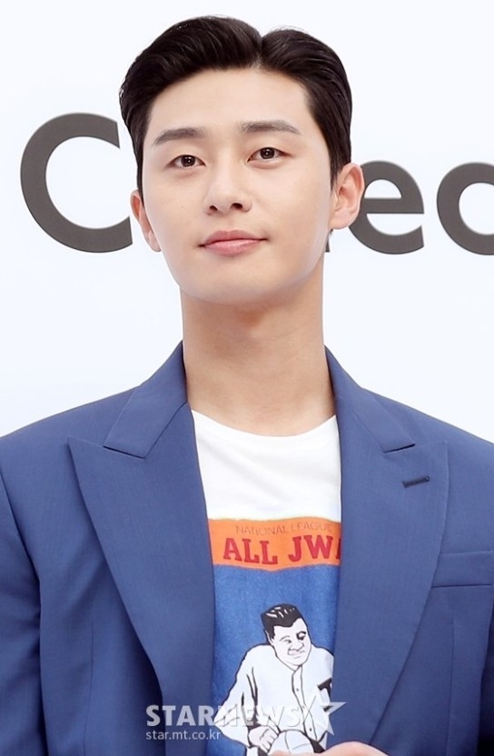 朴敘俊、IU主演電影《Dream》劇情細節公開!有望搭上2022足球世界盃應景上映?