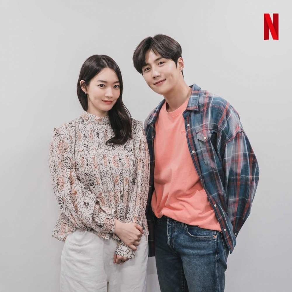 tvN新劇《海岸村恰恰恰》首波預告!金宣虎「雞婆班長」對上申敏兒「傲嬌女醫」展開熱鬧羅曼史~