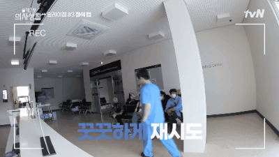 韓劇《機智醫生生活2》曹政奭「連摔帶滾」慘樣竟得來拍手叫好？讓鄭敬淏等人無言笑翻～