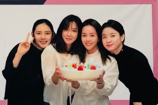 韓孝周與李智雅、秋瓷炫、韓志旼是圈內有名的閨蜜團