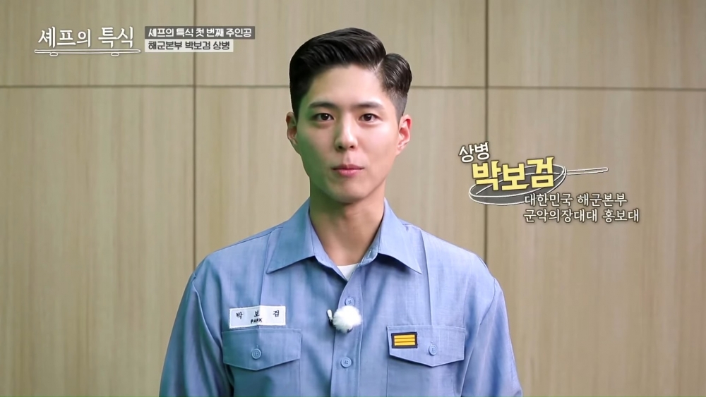 朴寶劍參與國防部YouTube被誇「連手臂青筋都完美」！敬業態度工作人員讚不絕口～