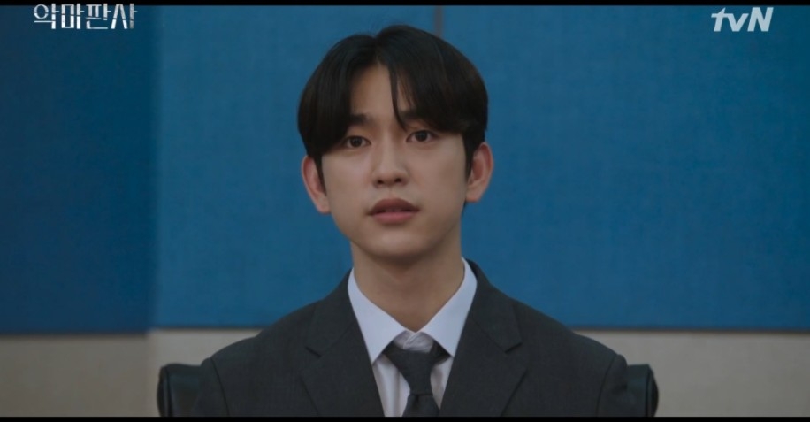 《惡魔法官》EP.15-16:金佳溫和新的執政黨開會時，覺得他們和之前那些位高權重的人根本沒差多少