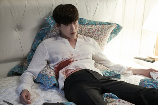 李鍾碩主演韓劇《W－兩個世界》劇照