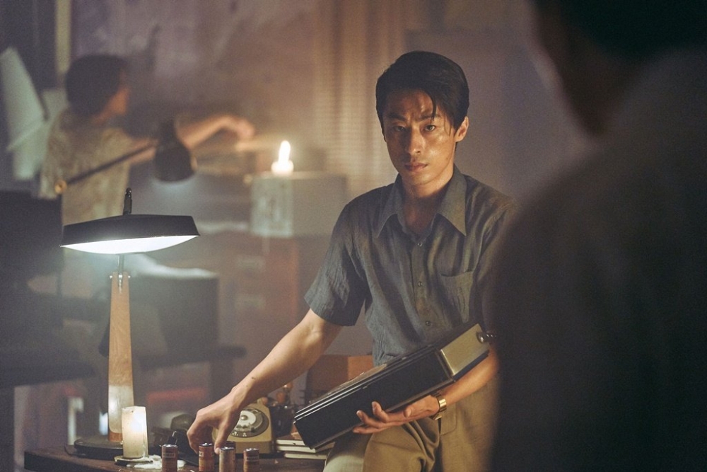 具教煥在片中飾演北韓大使館參事官「太俊基」