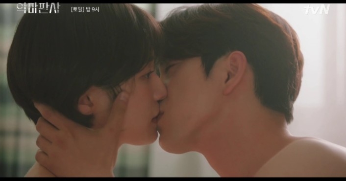 韓劇《惡魔法官》兩人接吻