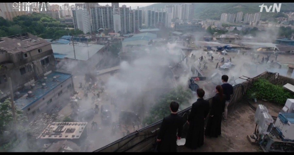 韓劇《惡魔法官》暴動現場