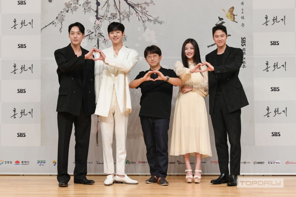 SBS新劇《紅天機》製作發表會!主演群+導演愛心合照