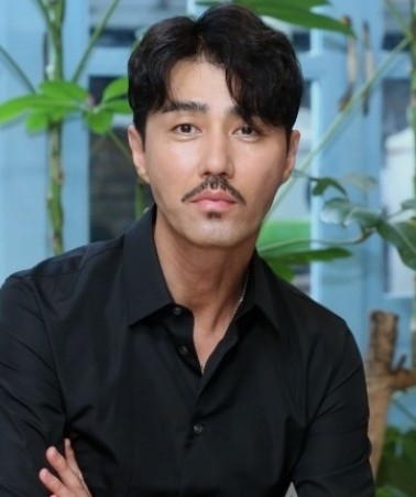 車勝元主演新劇《那天晚上》出演專挑雜犯的三流律師「申忠漢」