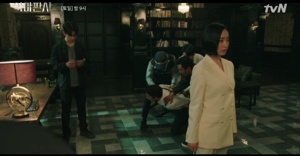 《惡魔法官》EP.15-16朴珍榮看監視器