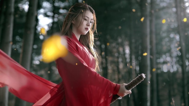 韓韶禧代言手機遊戲 紅衣女俠造型