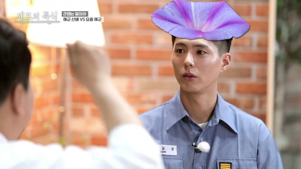 朴寶劍參與國防部YouTube被誇「連手臂青筋都完美」！敬業態度工作人員讚不絕口～