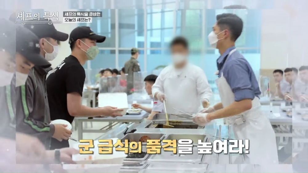 朴寶劍參與國防部YouTube被誇「連手臂青筋都完美」！敬業態度工作人員讚不絕口～