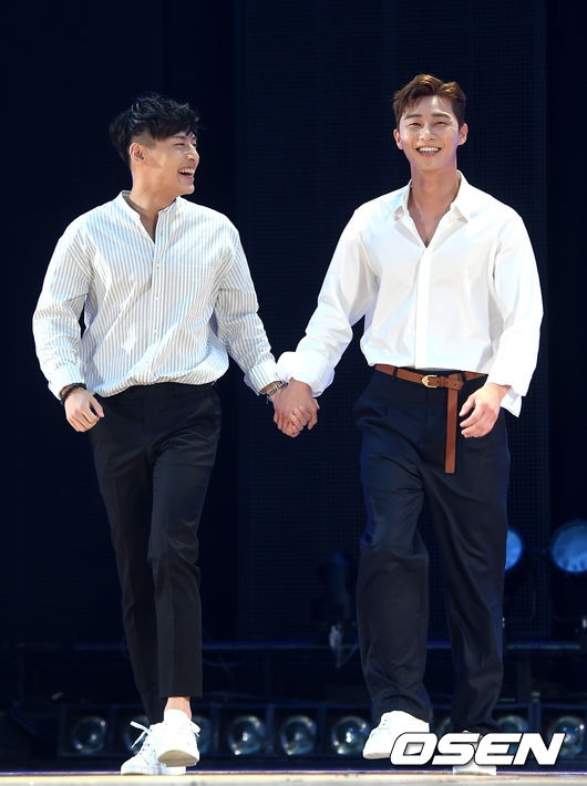 朴敘俊 姜河那牽手宣傳